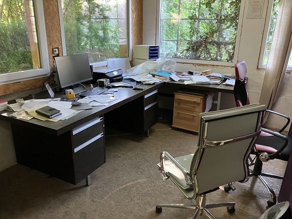 Bureau (1).WEB.jpg
