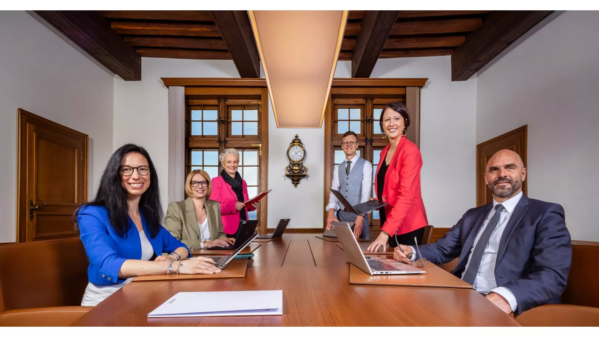 Photo officielle du Conseil d'État neuchâtelois pour l'année 2025-2026.