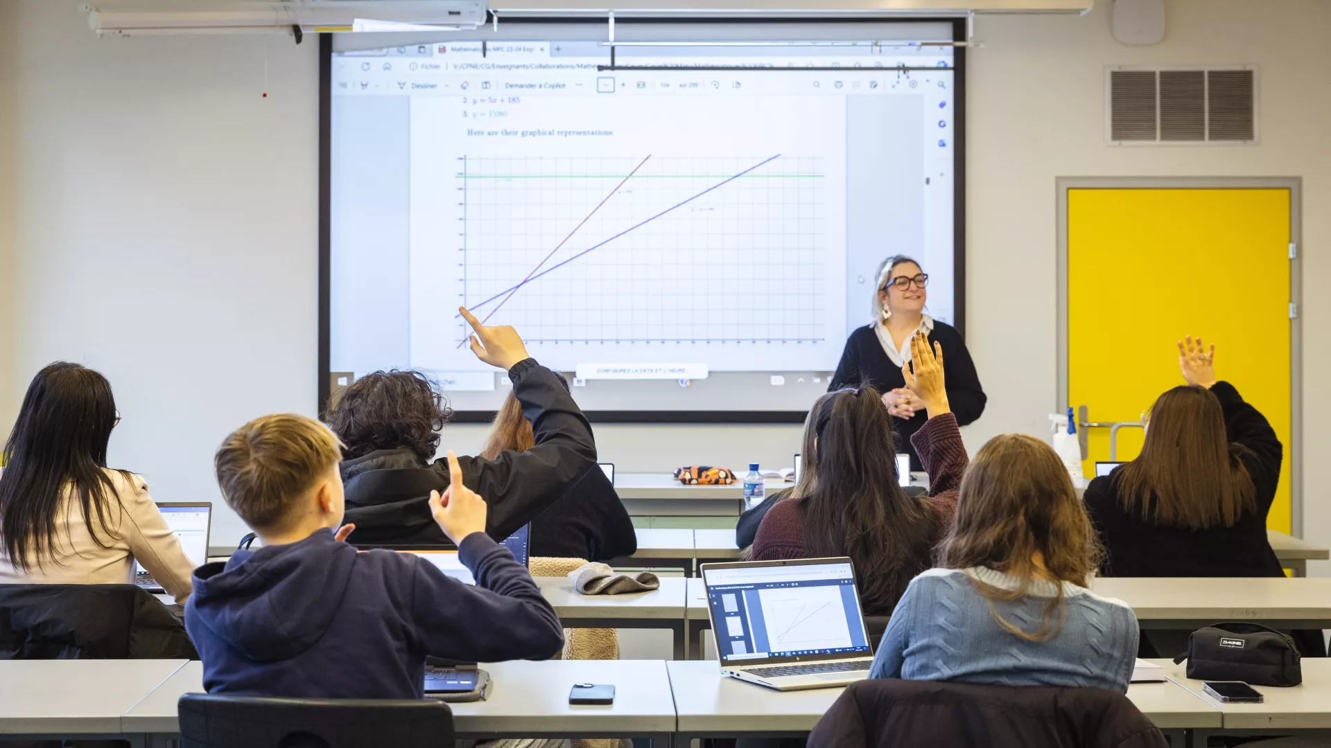 personne devant une classe