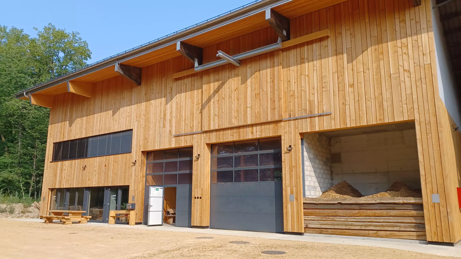 Bâtiment en bois du centre forestier de Montmollin