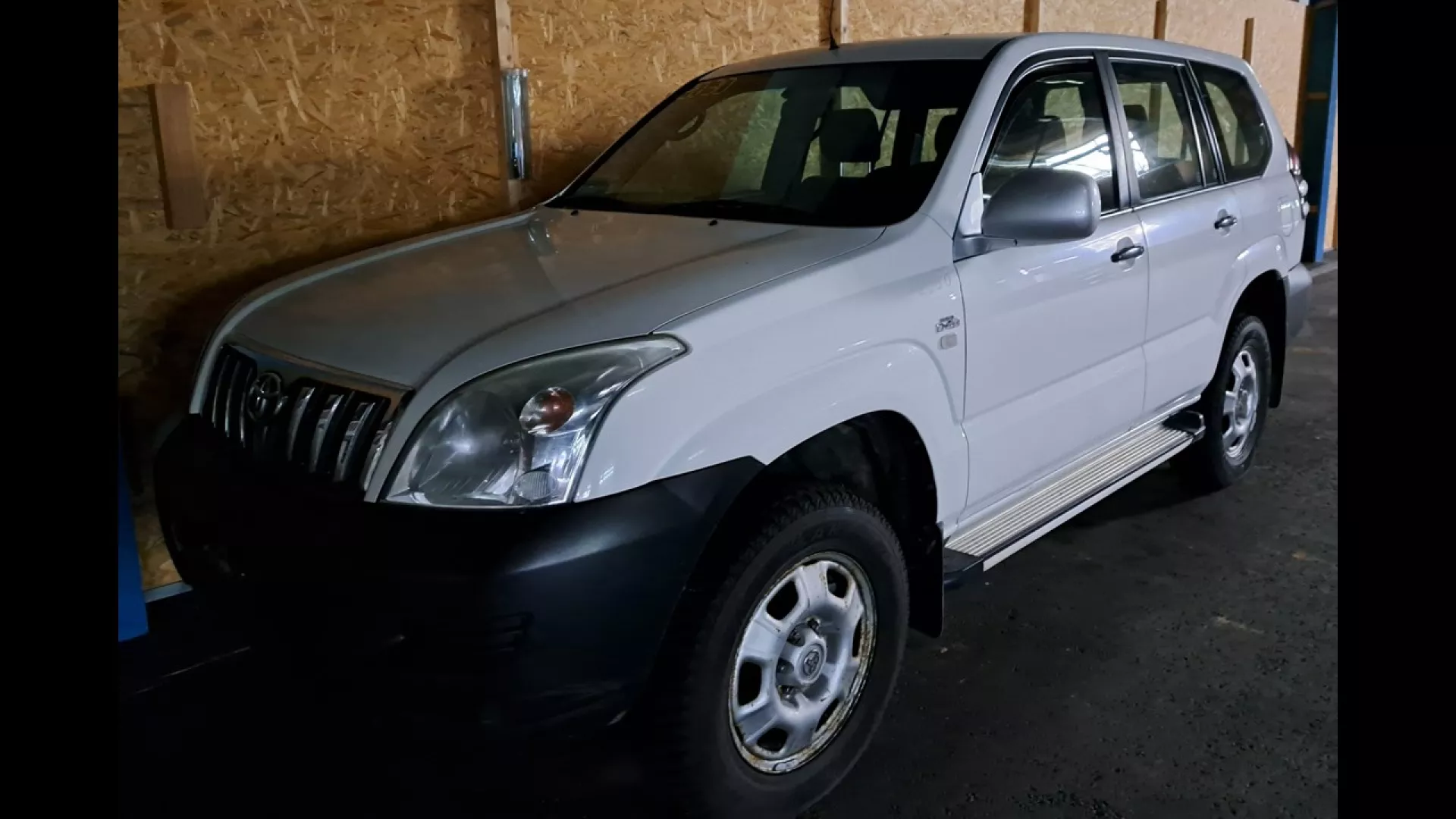 Toyota Landcruiser blanche