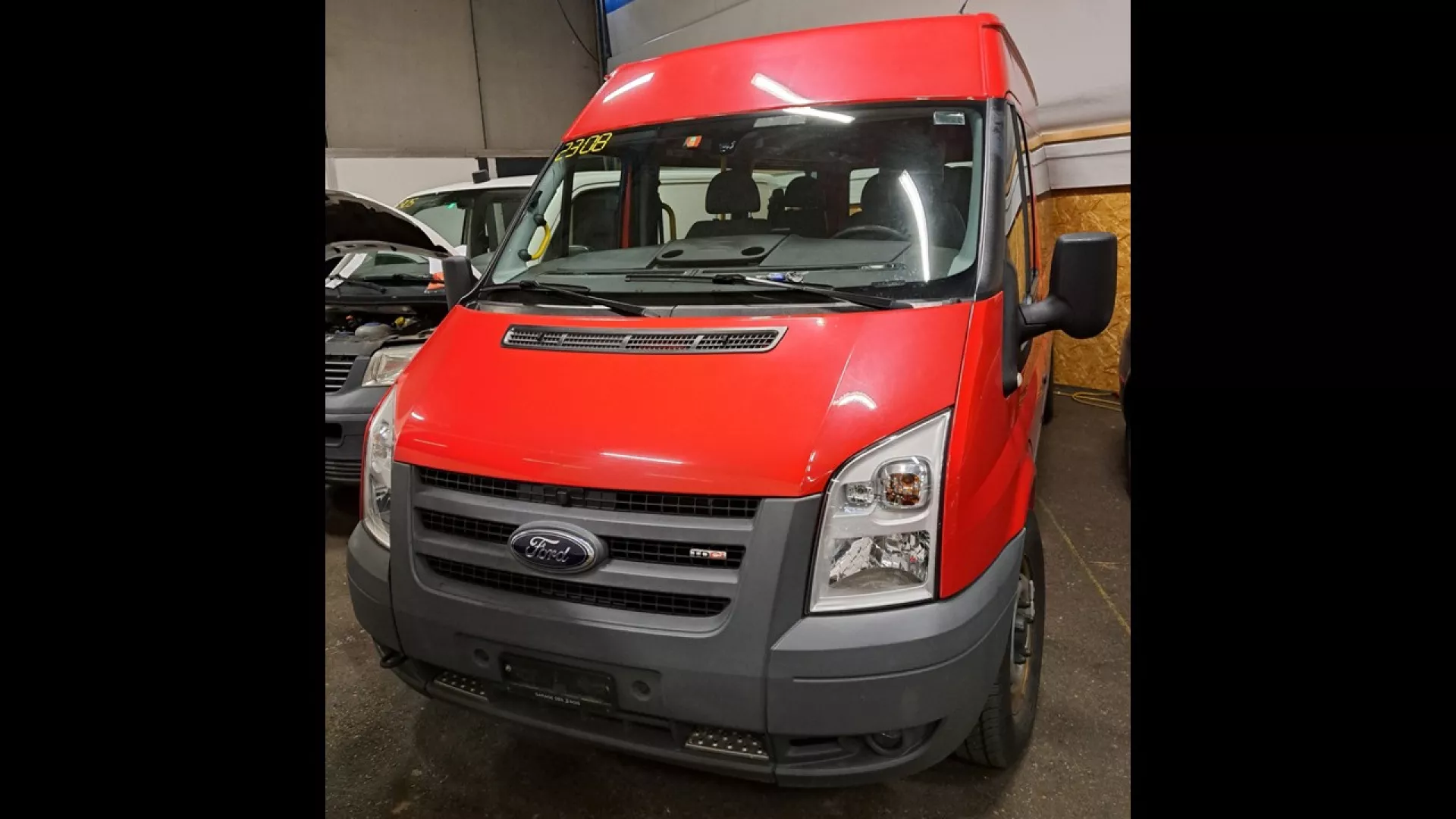Ford Transit 350L 4x4 rouge