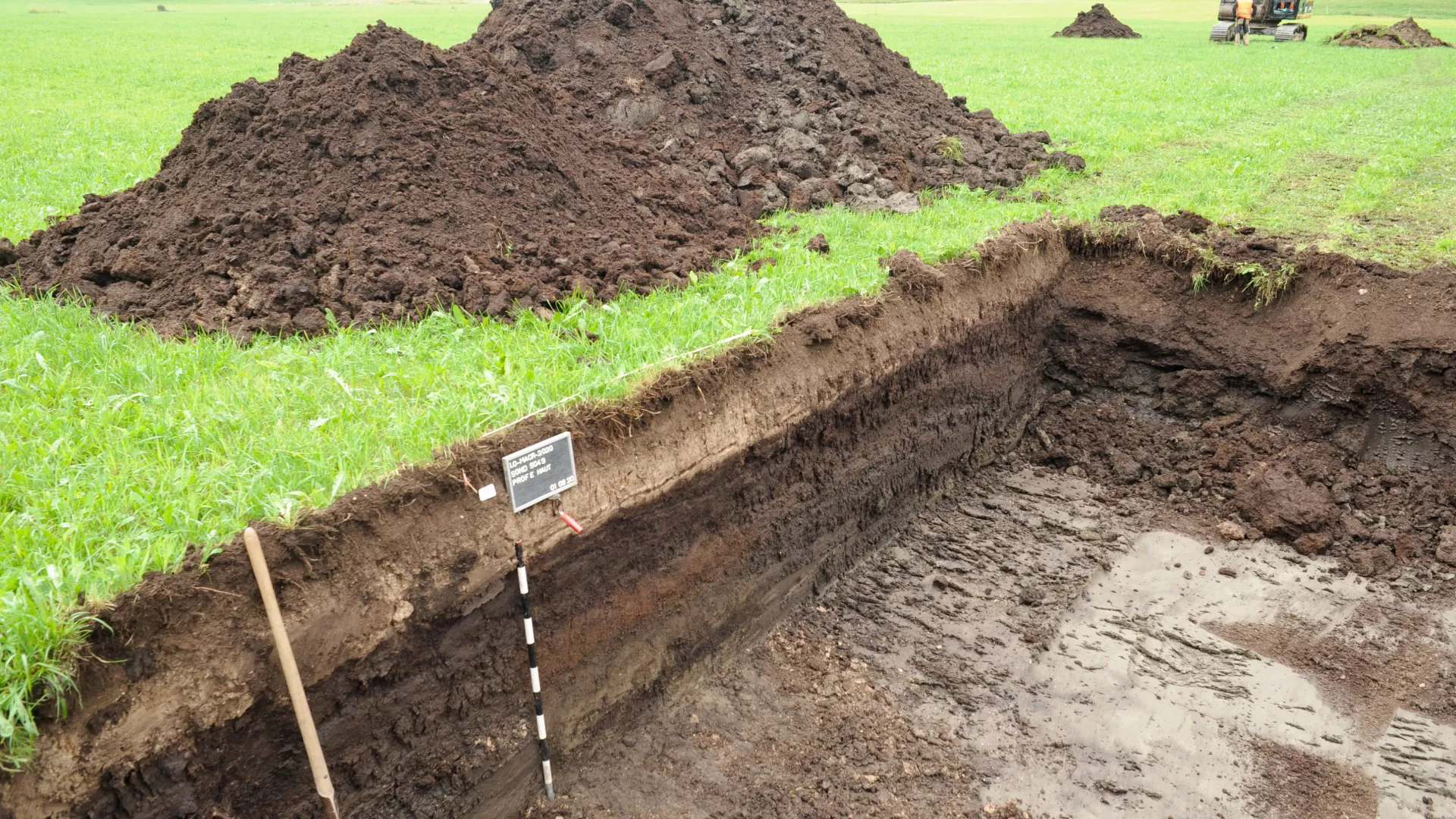 Sous-sol visible dans une tranché creusée lors des sondage archéologique