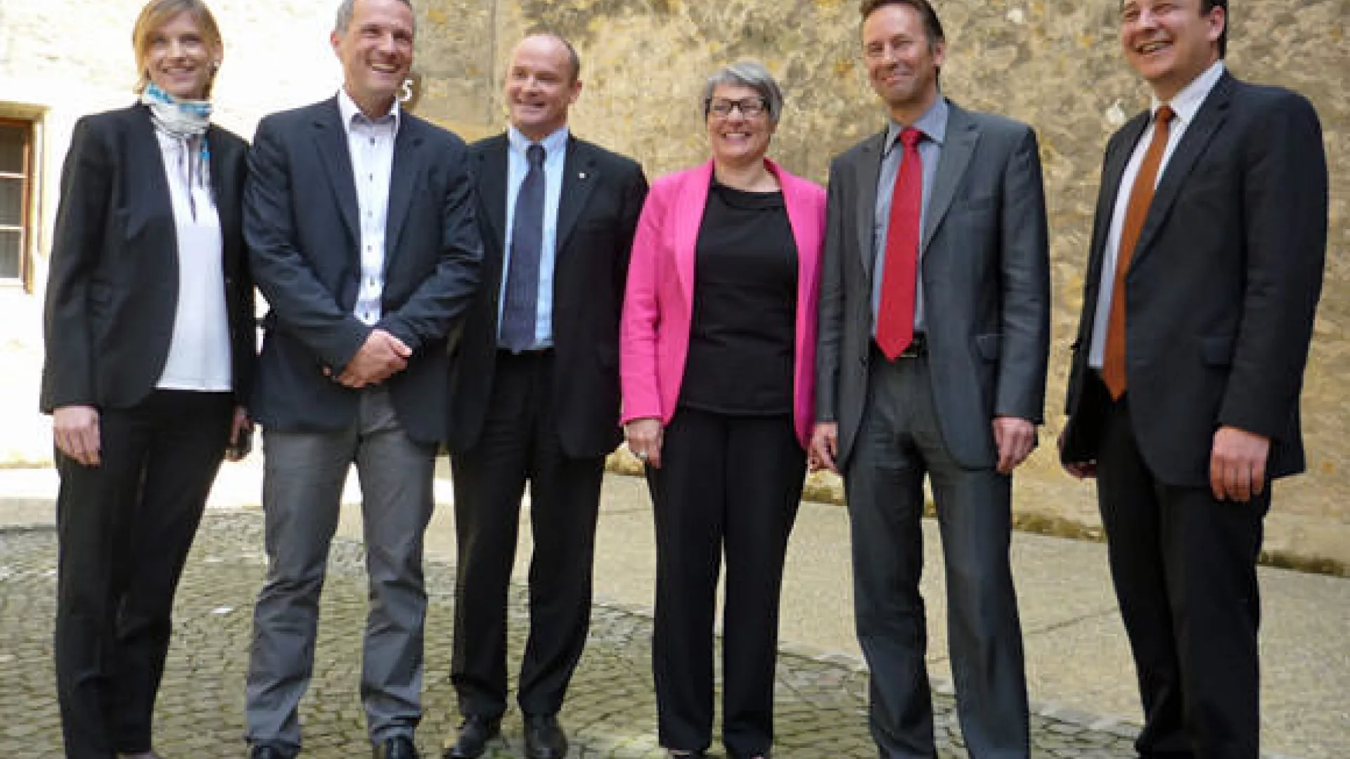 De gauche à droite: S. Despland, chancelière d'Etat, L. Kurth, Y. Perrin, M. Maire-Hefti, A. Ribaux et J.-N. Karakash